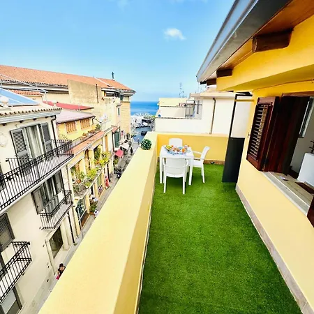 Lägenhet La Terrazza Sul Borgo Di *
