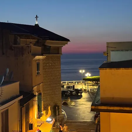 Lägenhet La Terrazza Sul Borgo Di *