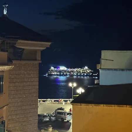 Lägenhet La Terrazza Sul Borgo Di
